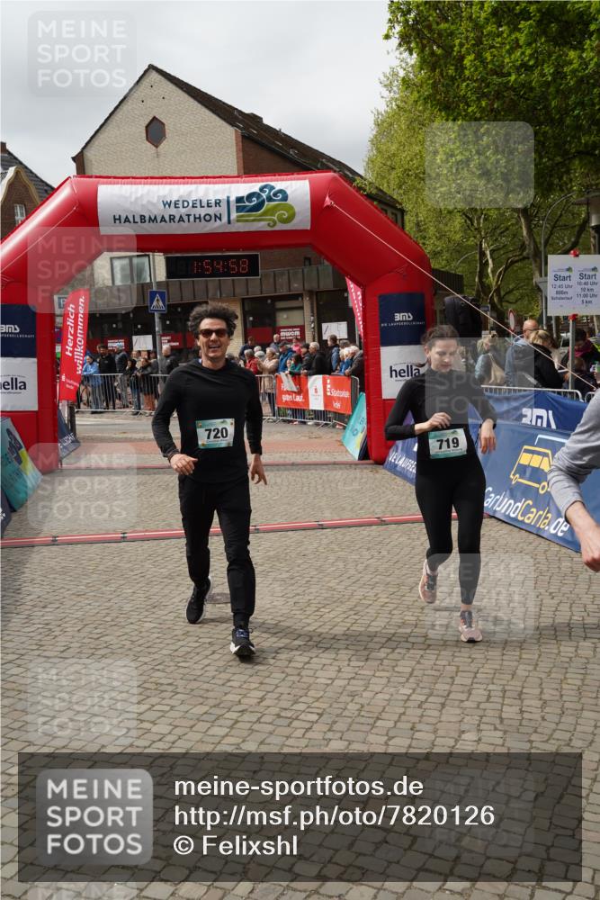 04.05.2025 - 8. Wedeler Halbmarathon Felixshl http://msf.ph/oto/7820126 04.05.2025 11:54:56 Ziel 240, 248, 429, 719, 720 meine-sportfotos.de