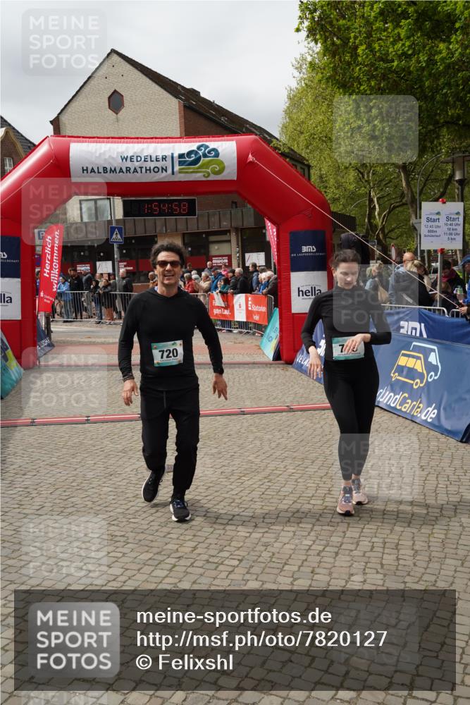 04.05.2025 - 8. Wedeler Halbmarathon Felixshl http://msf.ph/oto/7820127 04.05.2025 11:54:56 Ziel 240, 248, 429, 719, 720 meine-sportfotos.de