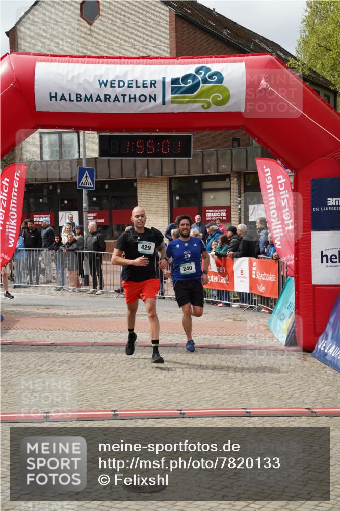 04.05.2025 - 8. Wedeler Halbmarathon Felixshl http://msf.ph/oto/7820133 04.05.2025 11:54:59 Ziel 240, 429, 719, 720, 873 meine-sportfotos.de