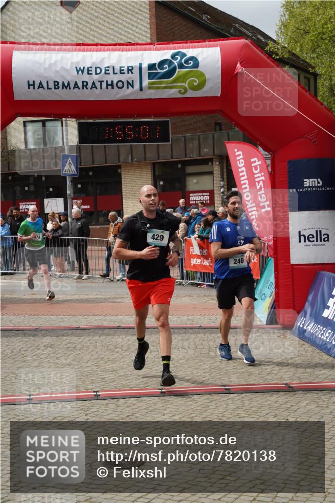04.05.2025 - 8. Wedeler Halbmarathon Felixshl http://msf.ph/oto/7820138 04.05.2025 11:54:59 Ziel 240, 429, 719, 720, 873 meine-sportfotos.de