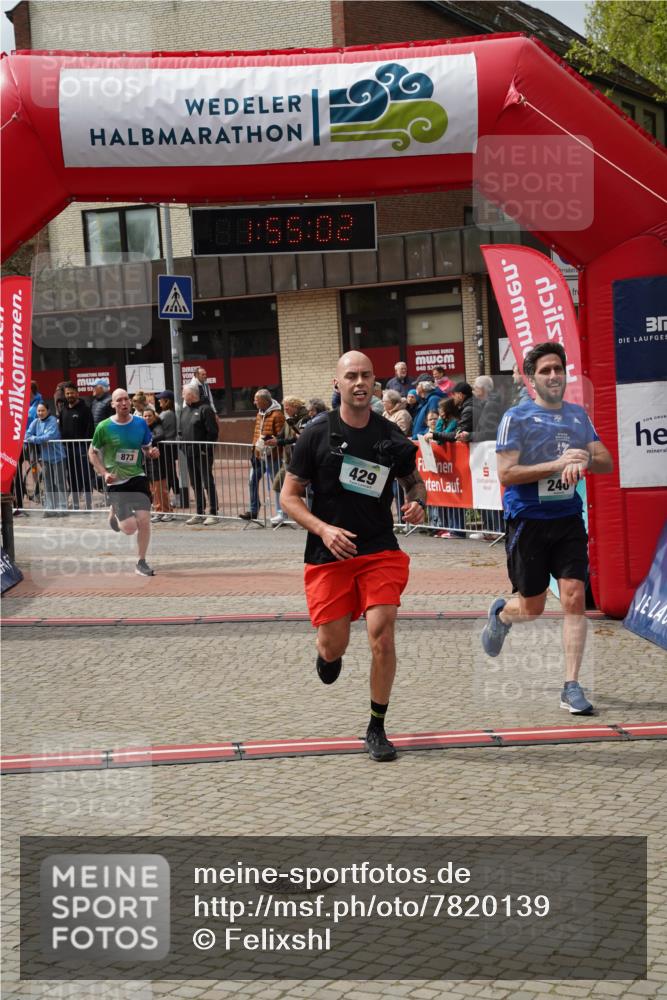 04.05.2025 - 8. Wedeler Halbmarathon Felixshl http://msf.ph/oto/7820139 04.05.2025 11:55:00 Ziel 240, 429, 438, 873 meine-sportfotos.de