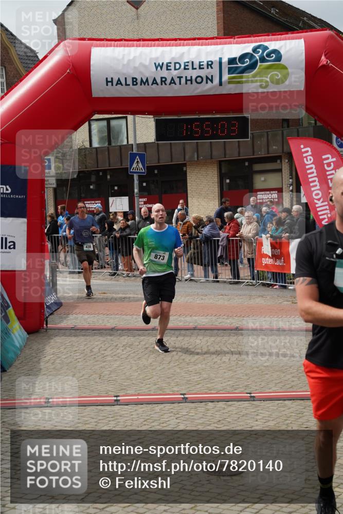 04.05.2025 - 8. Wedeler Halbmarathon Felixshl http://msf.ph/oto/7820140 04.05.2025 11:55:01 Ziel 240, 429, 438, 873 meine-sportfotos.de