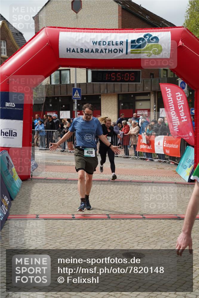04.05.2025 - 8. Wedeler Halbmarathon Felixshl http://msf.ph/oto/7820148 04.05.2025 11:55:04 Ziel 240, 381, 429, 438, 873 meine-sportfotos.de