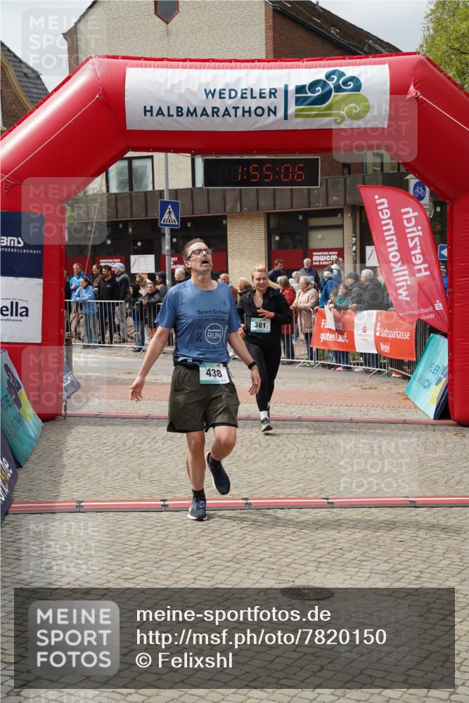 04.05.2025 - 8. Wedeler Halbmarathon Felixshl http://msf.ph/oto/7820150 04.05.2025 11:55:04 Ziel 240, 381, 429, 438, 873 meine-sportfotos.de