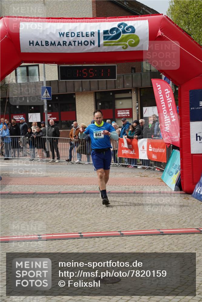 04.05.2025 - 8. Wedeler Halbmarathon Felixshl http://msf.ph/oto/7820159 04.05.2025 11:55:09 Ziel 381, 438, 842 meine-sportfotos.de