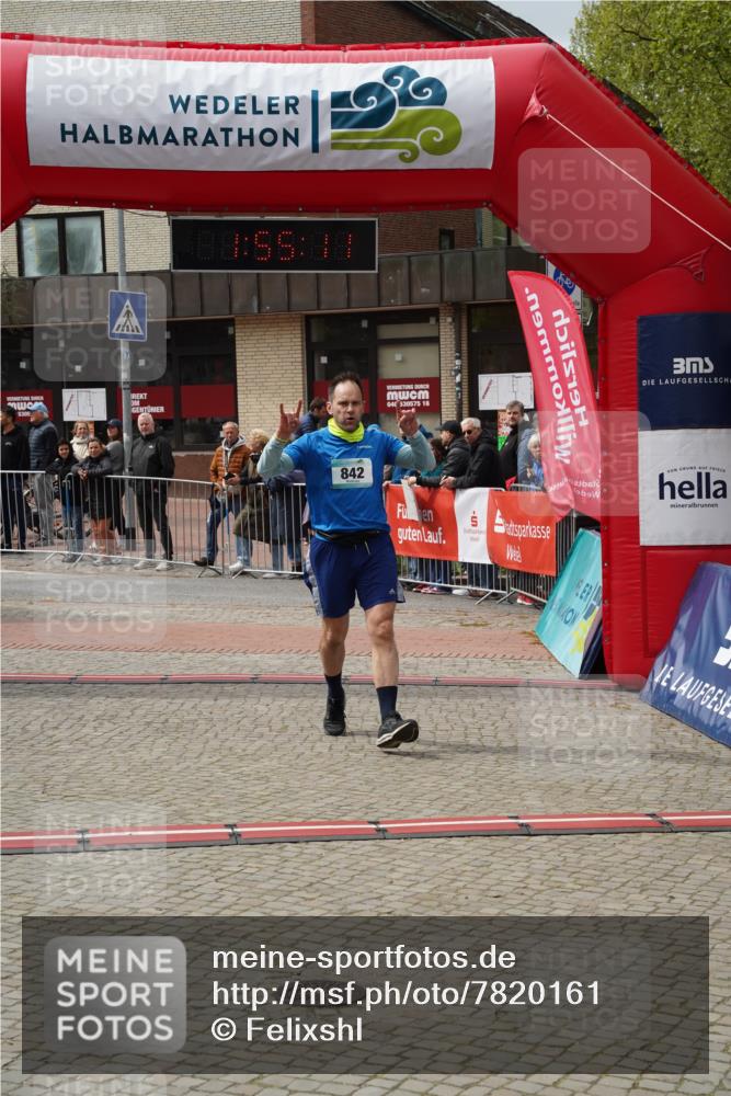 04.05.2025 - 8. Wedeler Halbmarathon Felixshl http://msf.ph/oto/7820161 04.05.2025 11:55:09 Ziel 381, 438, 842 meine-sportfotos.de