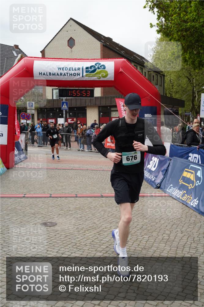 04.05.2025 - 8. Wedeler Halbmarathon Felixshl http://msf.ph/oto/7820193 04.05.2025 11:55:51 Ziel 1, 676 meine-sportfotos.de