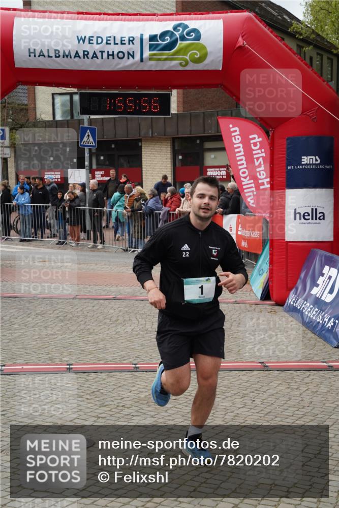 04.05.2025 - 8. Wedeler Halbmarathon Felixshl http://msf.ph/oto/7820202 04.05.2025 11:55:54 Ziel 1, 676 meine-sportfotos.de