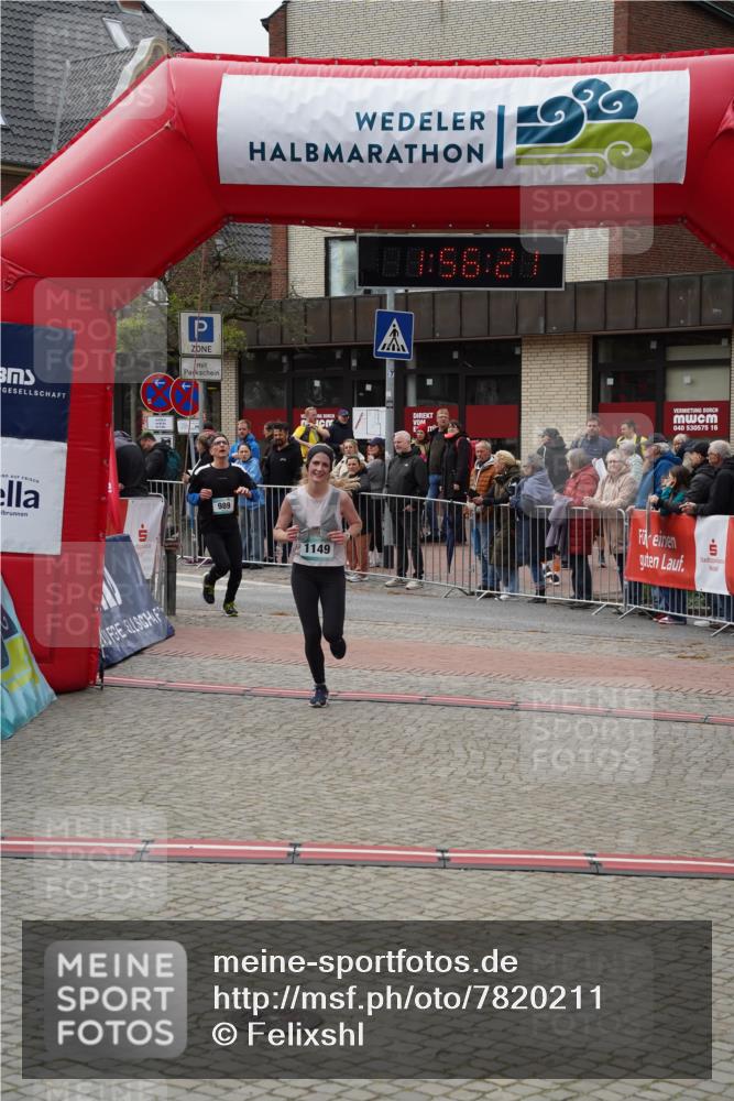 04.05.2025 - 8. Wedeler Halbmarathon Felixshl http://msf.ph/oto/7820211 04.05.2025 11:56:19 Ziel 989, 1149 meine-sportfotos.de