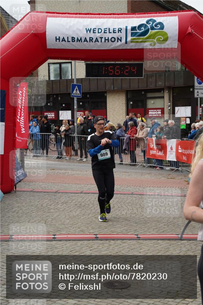 04.05.2025 - 8. Wedeler Halbmarathon Felixshl http://msf.ph/oto/7820230 04.05.2025 11:56:22 Ziel 989, 1149 meine-sportfotos.de