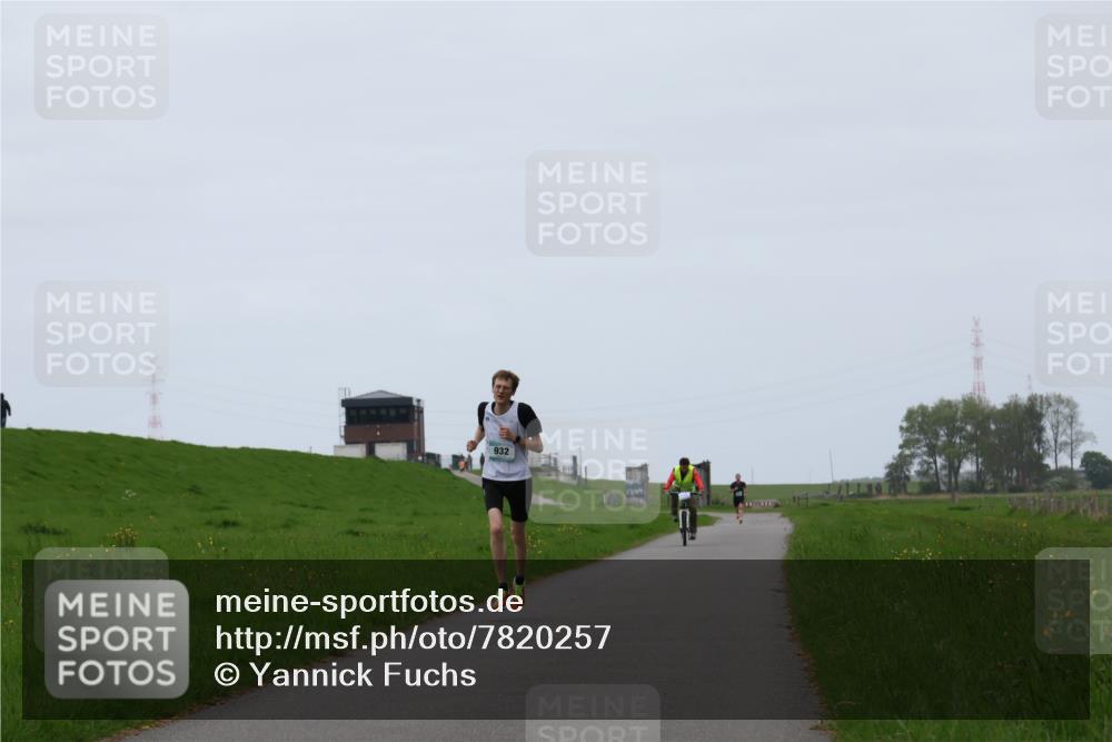 04.05.2025 - 8. Wedeler Halbmarathon Yannick Fuchs http://msf.ph/oto/7820257 04.05.2025 11:07:47 Laufen 932 meine-sportfotos.de
