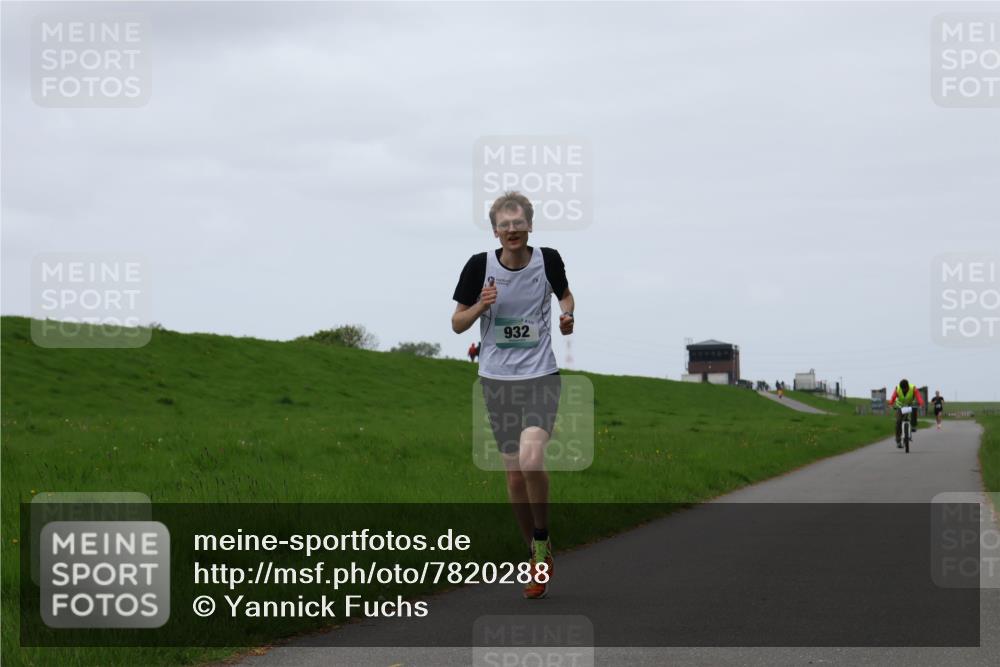 04.05.2025 - 8. Wedeler Halbmarathon Yannick Fuchs http://msf.ph/oto/7820288 04.05.2025 11:07:52 Laufen 932, 117 meine-sportfotos.de