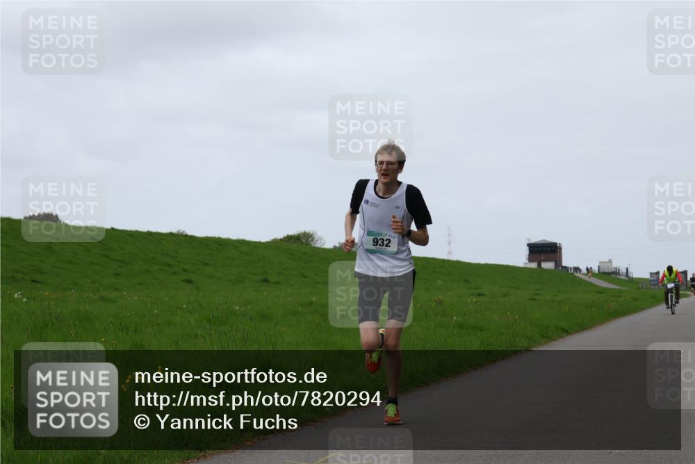 04.05.2025 - 8. Wedeler Halbmarathon Yannick Fuchs http://msf.ph/oto/7820294 04.05.2025 11:07:52 Laufen 932 meine-sportfotos.de