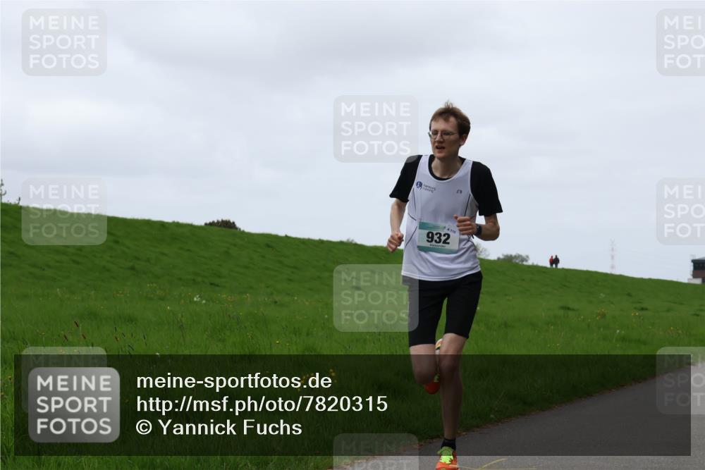 04.05.2025 - 8. Wedeler Halbmarathon Yannick Fuchs http://msf.ph/oto/7820315 04.05.2025 11:07:53 Laufen 115, 932 meine-sportfotos.de
