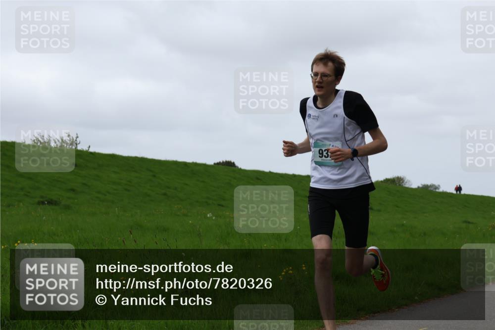 04.05.2025 - 8. Wedeler Halbmarathon Yannick Fuchs http://msf.ph/oto/7820326 04.05.2025 11:07:53 Laufen 93 meine-sportfotos.de