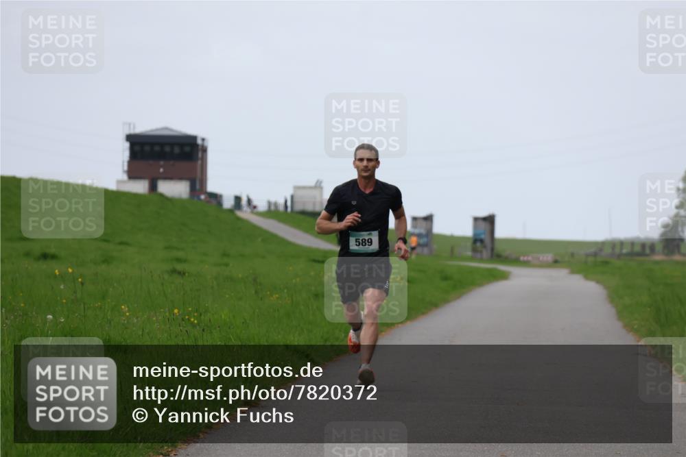04.05.2025 - 8. Wedeler Halbmarathon Yannick Fuchs http://msf.ph/oto/7820372 04.05.2025 11:08:13 Laufen 589 meine-sportfotos.de