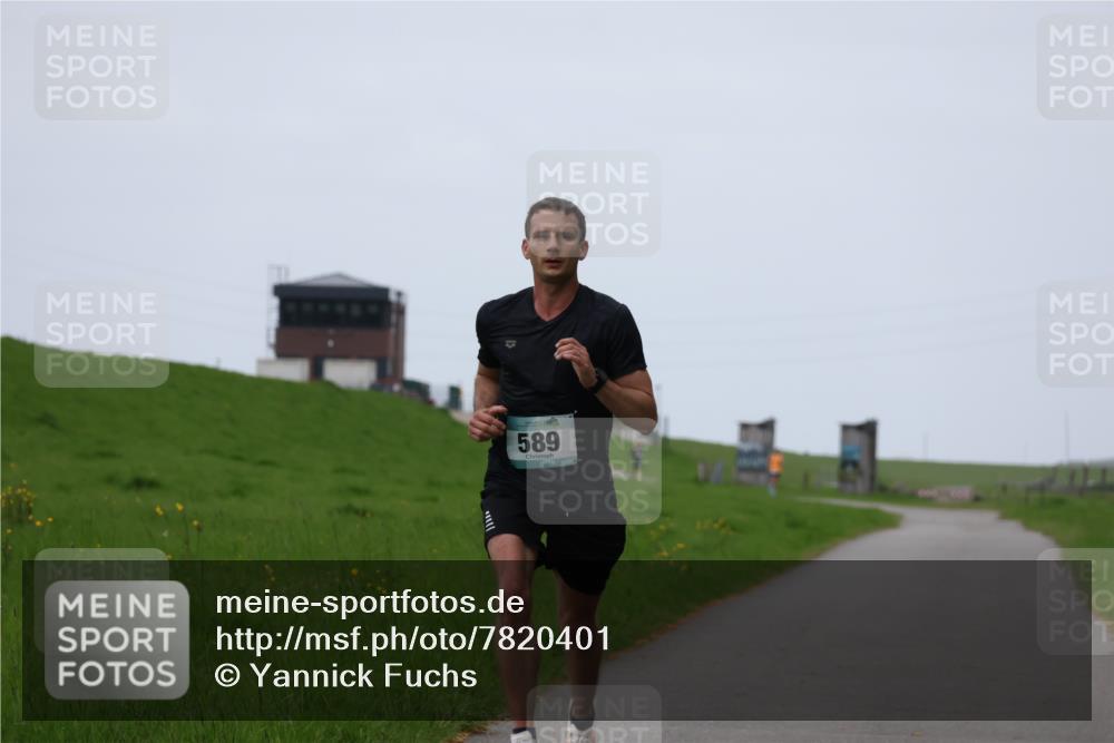 04.05.2025 - 8. Wedeler Halbmarathon Yannick Fuchs http://msf.ph/oto/7820401 04.05.2025 11:08:15 Laufen 589 meine-sportfotos.de
