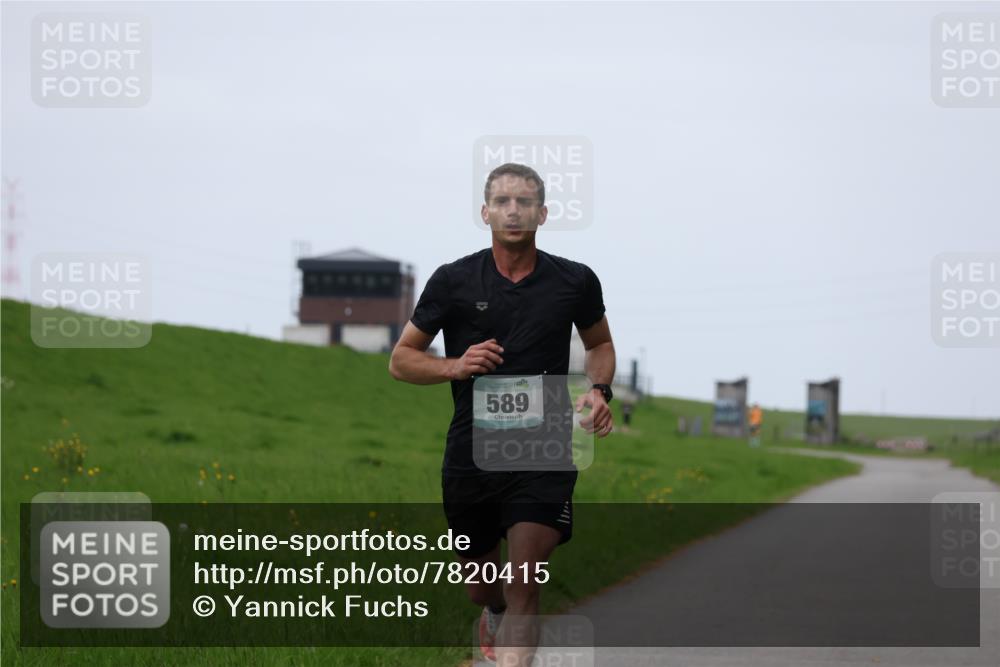 04.05.2025 - 8. Wedeler Halbmarathon Yannick Fuchs http://msf.ph/oto/7820415 04.05.2025 11:08:16 Laufen 589 meine-sportfotos.de
