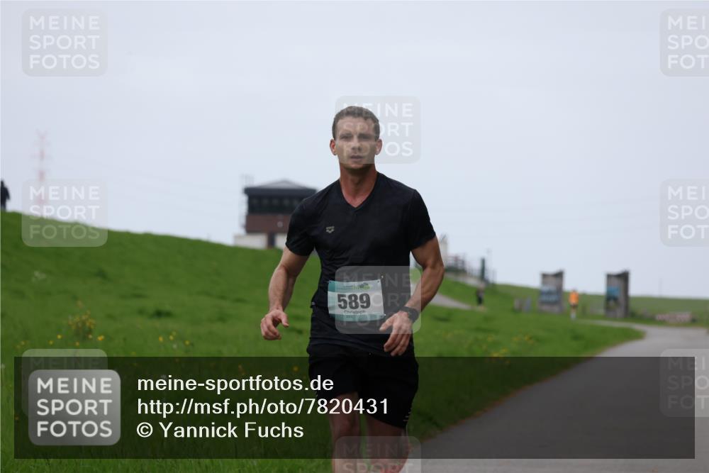 04.05.2025 - 8. Wedeler Halbmarathon Yannick Fuchs http://msf.ph/oto/7820431 04.05.2025 11:08:16 Laufen 589 meine-sportfotos.de