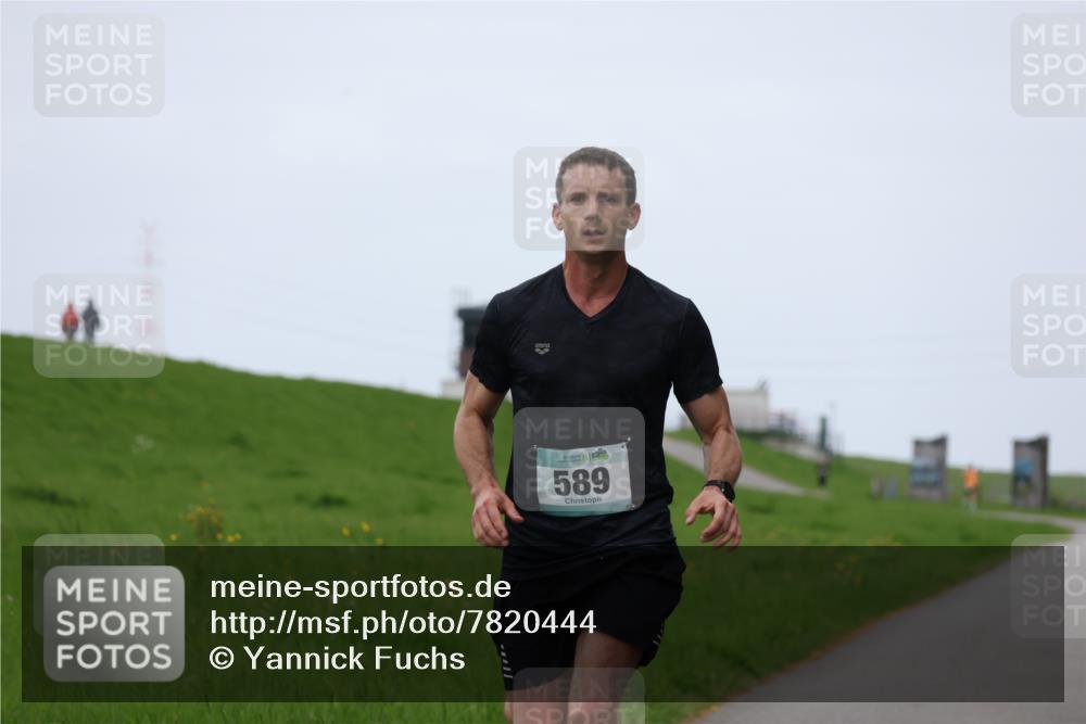 04.05.2025 - 8. Wedeler Halbmarathon Yannick Fuchs http://msf.ph/oto/7820444 04.05.2025 11:08:16 Laufen 589 meine-sportfotos.de