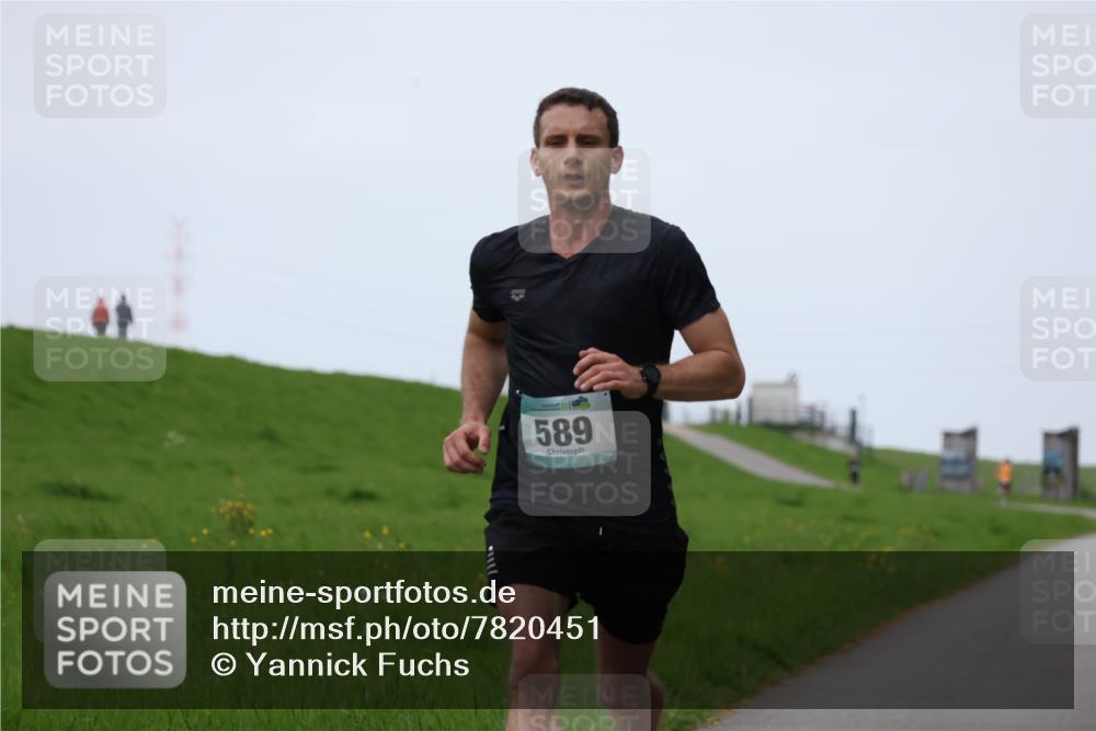 04.05.2025 - 8. Wedeler Halbmarathon Yannick Fuchs http://msf.ph/oto/7820451 04.05.2025 11:08:16 Laufen 589 meine-sportfotos.de