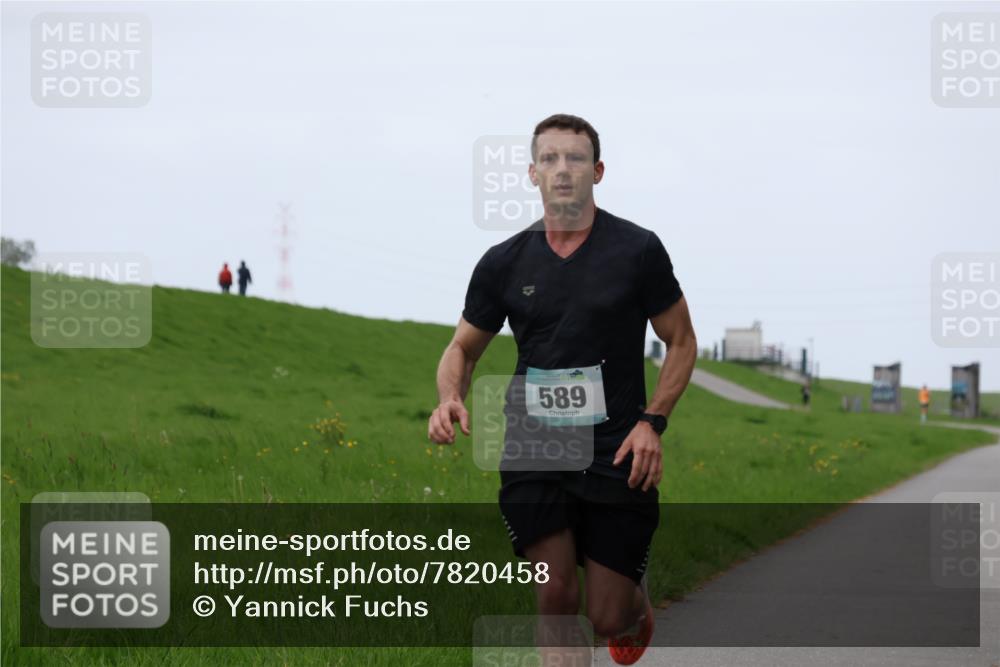 04.05.2025 - 8. Wedeler Halbmarathon Yannick Fuchs http://msf.ph/oto/7820458 04.05.2025 11:08:17 Laufen 589 meine-sportfotos.de