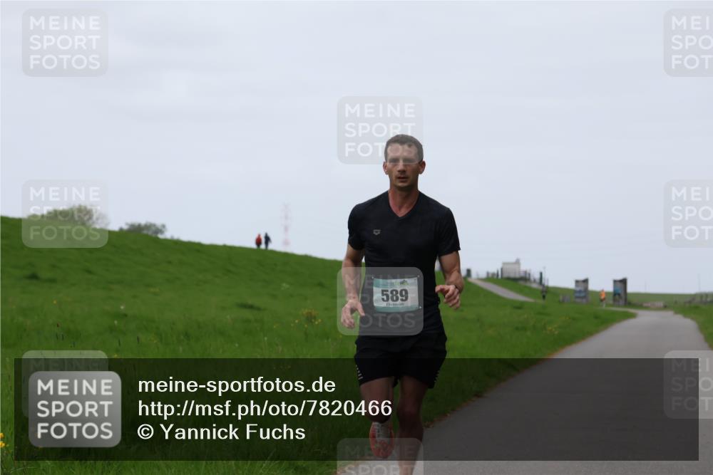04.05.2025 - 8. Wedeler Halbmarathon Yannick Fuchs http://msf.ph/oto/7820466 04.05.2025 11:08:17 Laufen 589 meine-sportfotos.de