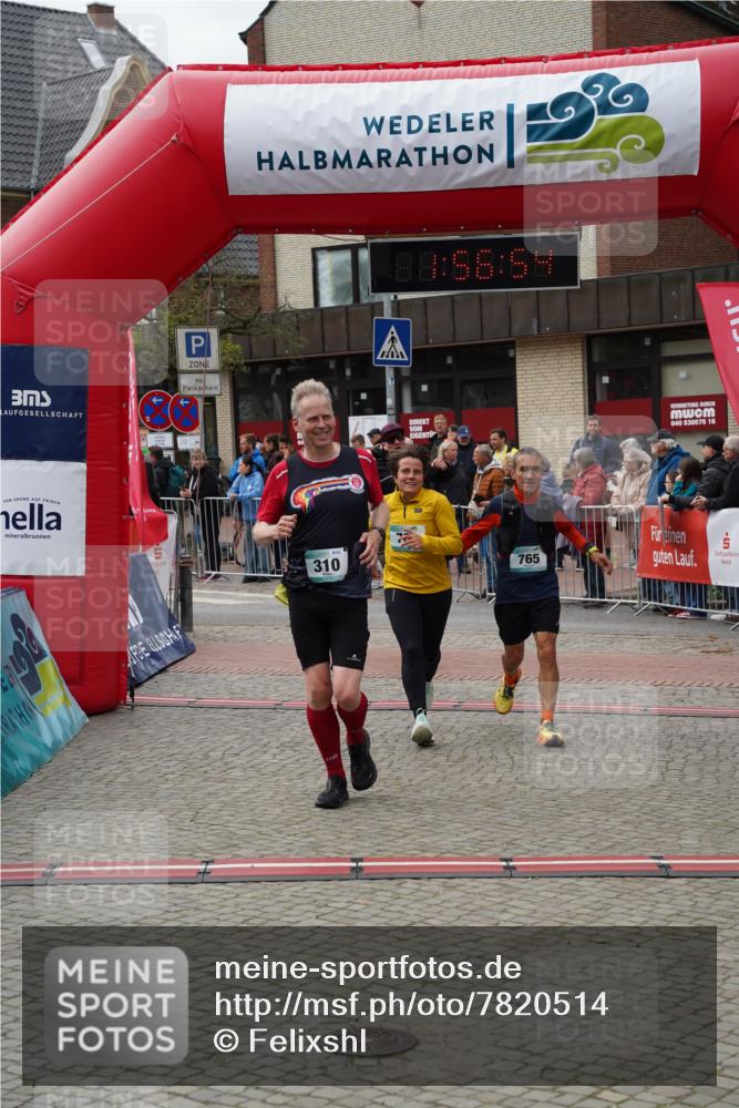 04.05.2025 - 8. Wedeler Halbmarathon Felixshl http://msf.ph/oto/7820514 04.05.2025 11:56:52 Ziel 190, 310, 765, 766 meine-sportfotos.de