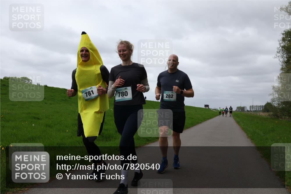 04.05.2025 - 8. Wedeler Halbmarathon Yannick Fuchs http://msf.ph/oto/7820540 04.05.2025 12:04:45 Laufen 781, 780, 282, 370 meine-sportfotos.de