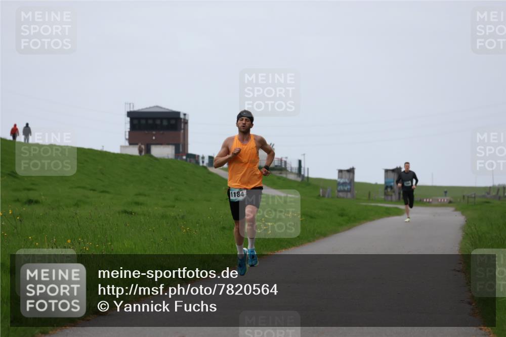04.05.2025 - 8. Wedeler Halbmarathon Yannick Fuchs http://msf.ph/oto/7820564 04.05.2025 11:09:03 Laufen 1184 meine-sportfotos.de