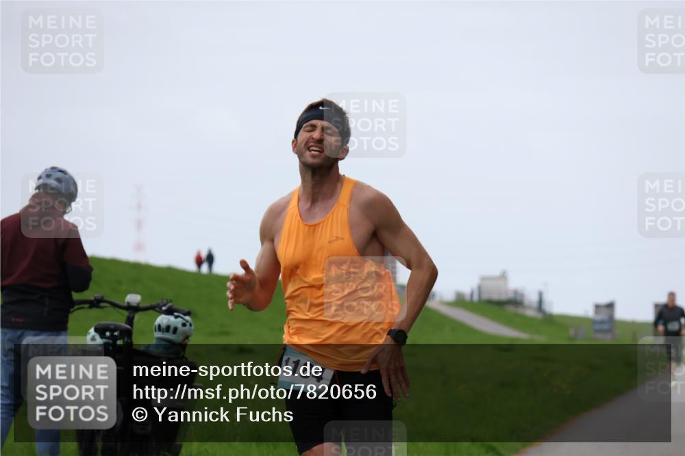 04.05.2025 - 8. Wedeler Halbmarathon Yannick Fuchs http://msf.ph/oto/7820656 04.05.2025 11:09:08 Laufen 1184 meine-sportfotos.de