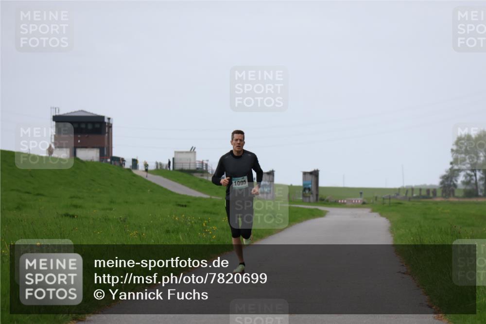 04.05.2025 - 8. Wedeler Halbmarathon Yannick Fuchs http://msf.ph/oto/7820699 04.05.2025 11:09:17 Laufen 1095 meine-sportfotos.de
