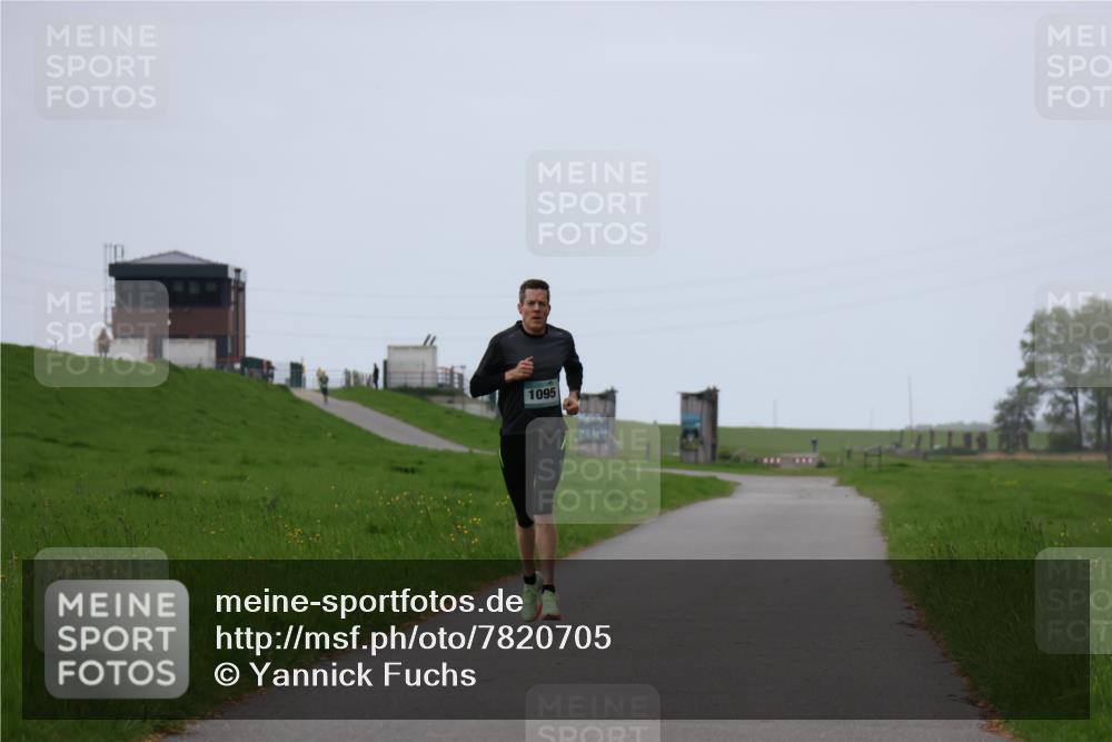 04.05.2025 - 8. Wedeler Halbmarathon Yannick Fuchs http://msf.ph/oto/7820705 04.05.2025 11:09:17 Laufen 1095 meine-sportfotos.de