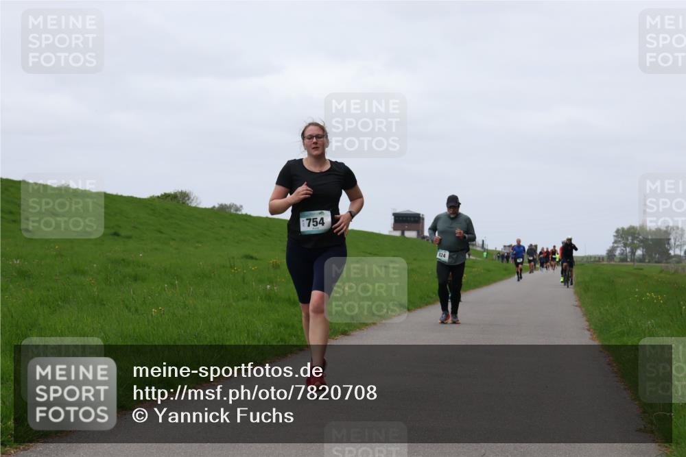 04.05.2025 - 8. Wedeler Halbmarathon Yannick Fuchs http://msf.ph/oto/7820708 04.05.2025 11:27:41 Laufen 754, 824 meine-sportfotos.de