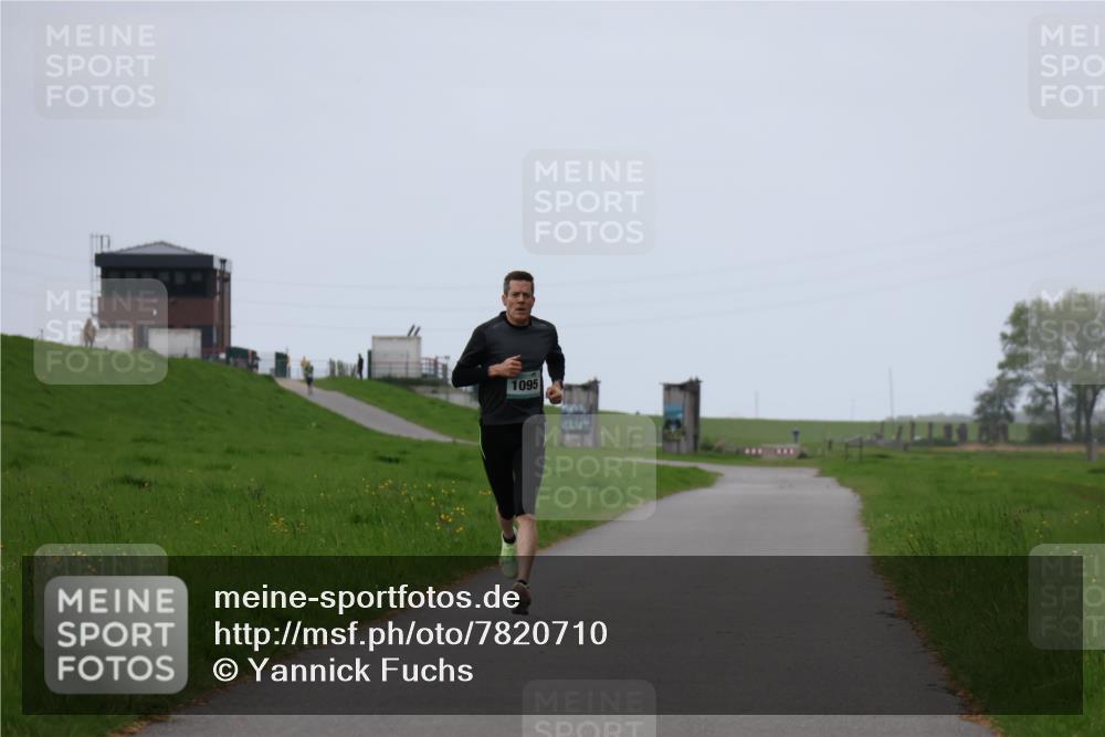 04.05.2025 - 8. Wedeler Halbmarathon Yannick Fuchs http://msf.ph/oto/7820710 04.05.2025 11:09:17 Laufen 1095 meine-sportfotos.de