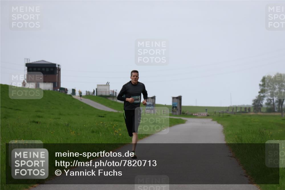 04.05.2025 - 8. Wedeler Halbmarathon Yannick Fuchs http://msf.ph/oto/7820713 04.05.2025 11:09:17 Laufen 095 meine-sportfotos.de