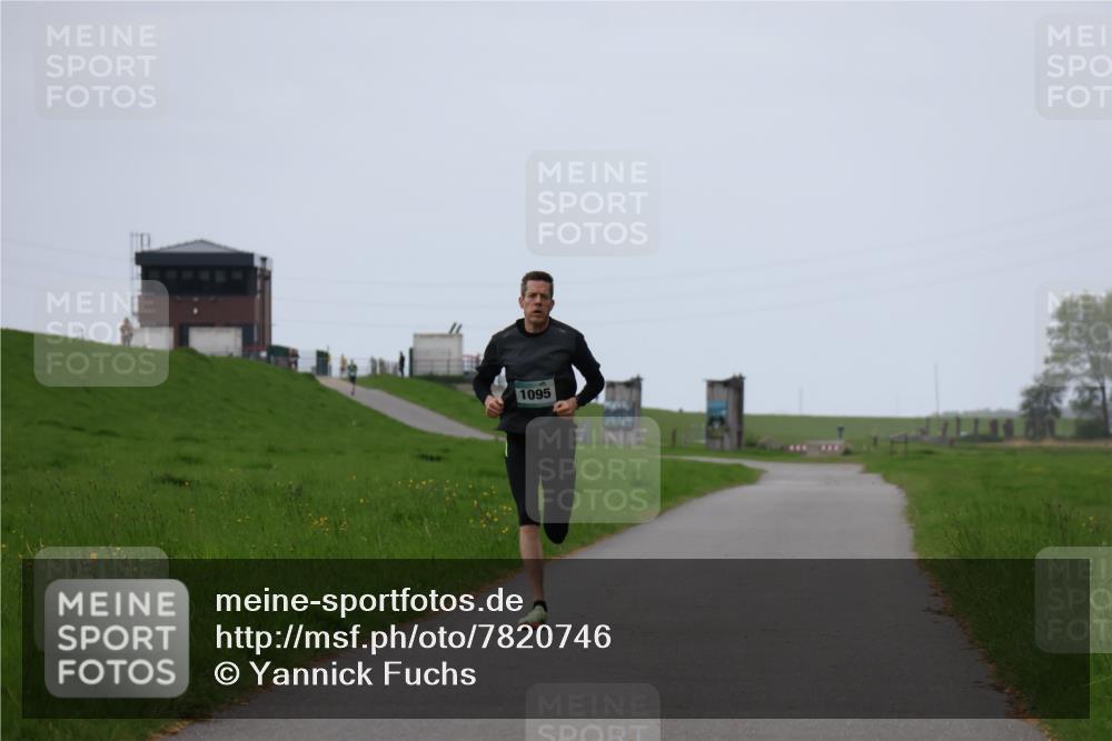 04.05.2025 - 8. Wedeler Halbmarathon Yannick Fuchs http://msf.ph/oto/7820746 04.05.2025 11:09:18 Laufen 1095 meine-sportfotos.de