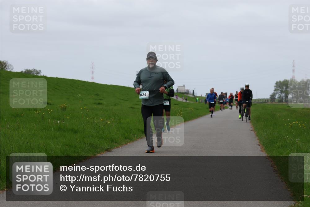 04.05.2025 - 8. Wedeler Halbmarathon Yannick Fuchs http://msf.ph/oto/7820755 04.05.2025 11:27:43 Laufen 824, 267 meine-sportfotos.de