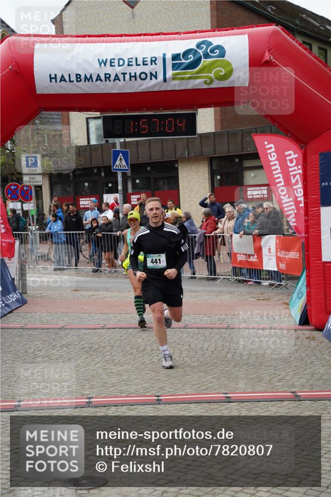 04.05.2025 - 8. Wedeler Halbmarathon Felixshl http://msf.ph/oto/7820807 04.05.2025 11:57:02 Ziel 11, 148, 420, 441 meine-sportfotos.de