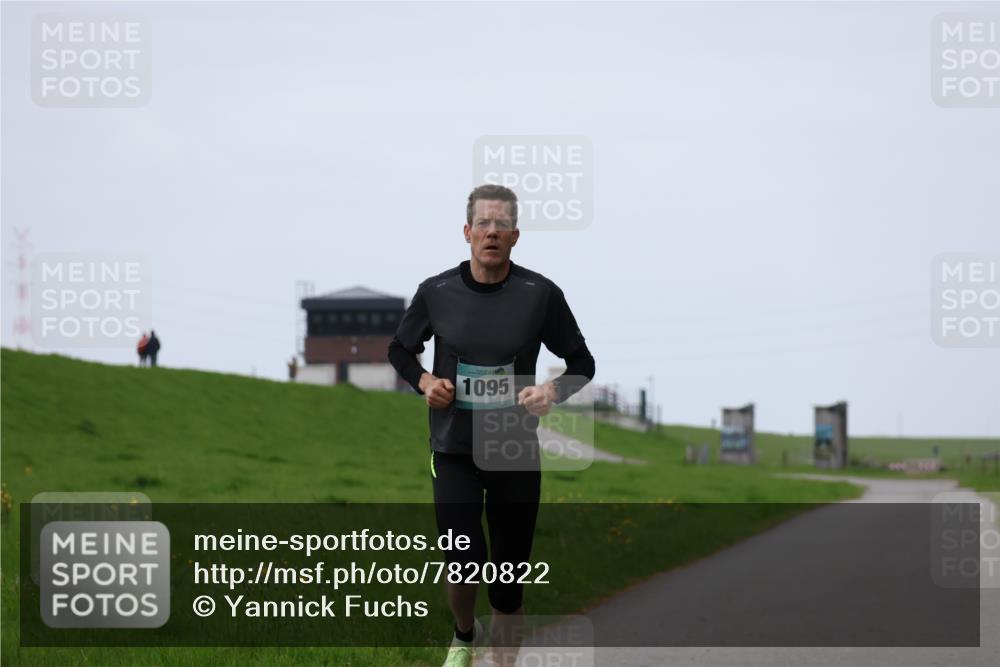 04.05.2025 - 8. Wedeler Halbmarathon Yannick Fuchs http://msf.ph/oto/7820822 04.05.2025 11:09:21 Laufen 1095 meine-sportfotos.de