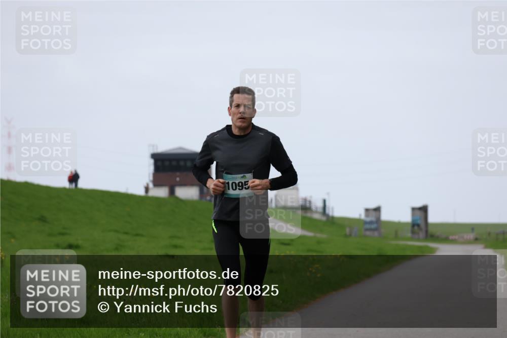 04.05.2025 - 8. Wedeler Halbmarathon Yannick Fuchs http://msf.ph/oto/7820825 04.05.2025 11:09:21 Laufen 1095 meine-sportfotos.de