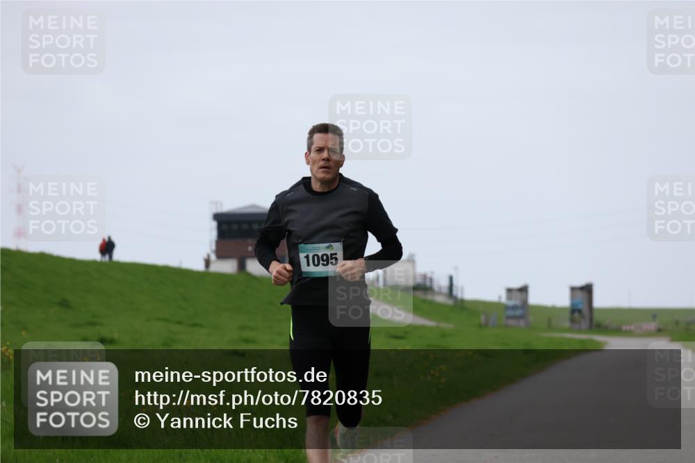 04.05.2025 - 8. Wedeler Halbmarathon Yannick Fuchs http://msf.ph/oto/7820835 04.05.2025 11:09:21 Laufen 1095 meine-sportfotos.de