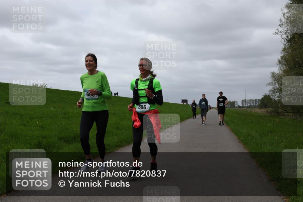 04.05.2025 - 8. Wedeler Halbmarathon Yannick Fuchs http://msf.ph/oto/7820837 04.05.2025 12:05:00 Laufen 688, 686 meine-sportfotos.de