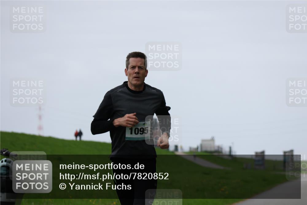 04.05.2025 - 8. Wedeler Halbmarathon Yannick Fuchs http://msf.ph/oto/7820852 04.05.2025 11:09:22 Laufen 1095 meine-sportfotos.de