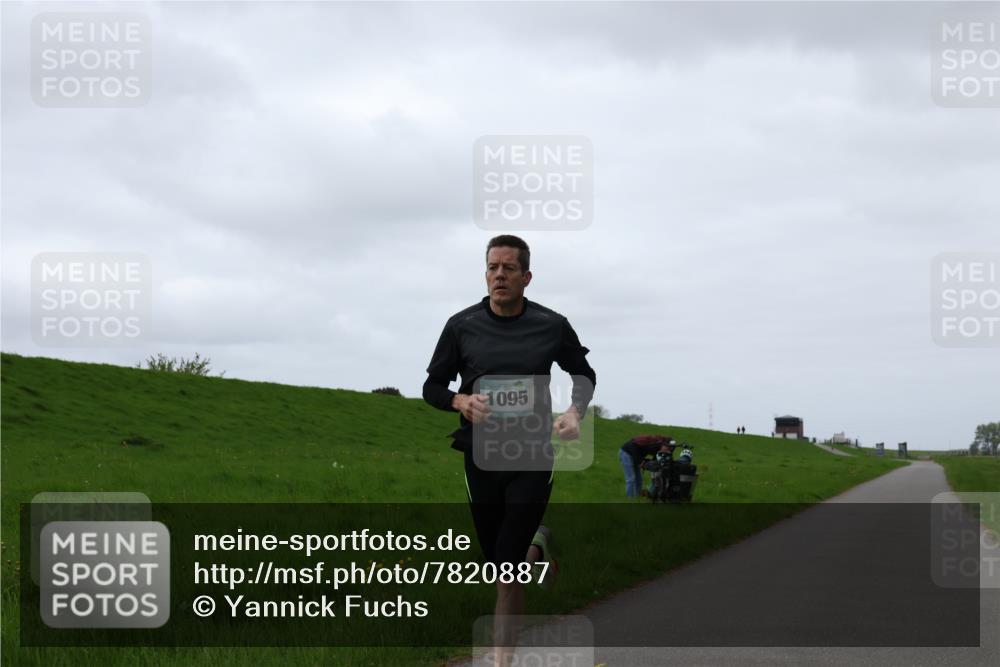 04.05.2025 - 8. Wedeler Halbmarathon Yannick Fuchs http://msf.ph/oto/7820887 04.05.2025 11:09:25 Laufen 1095 meine-sportfotos.de