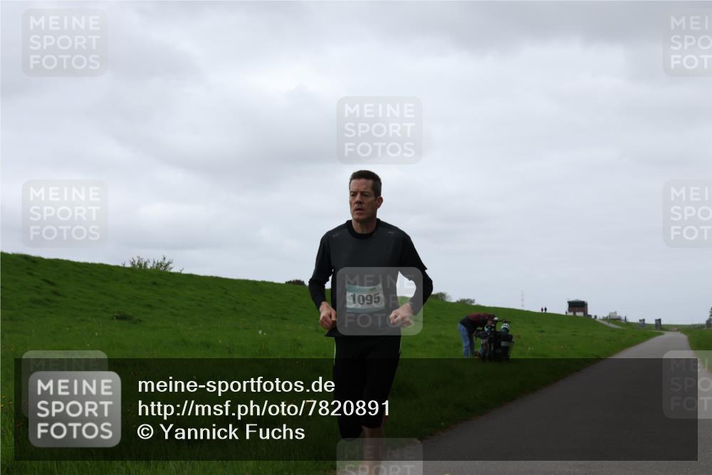 04.05.2025 - 8. Wedeler Halbmarathon Yannick Fuchs http://msf.ph/oto/7820891 04.05.2025 11:09:25 Laufen 1095 meine-sportfotos.de