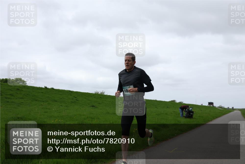 04.05.2025 - 8. Wedeler Halbmarathon Yannick Fuchs http://msf.ph/oto/7820910 04.05.2025 11:09:25 Laufen 10 meine-sportfotos.de
