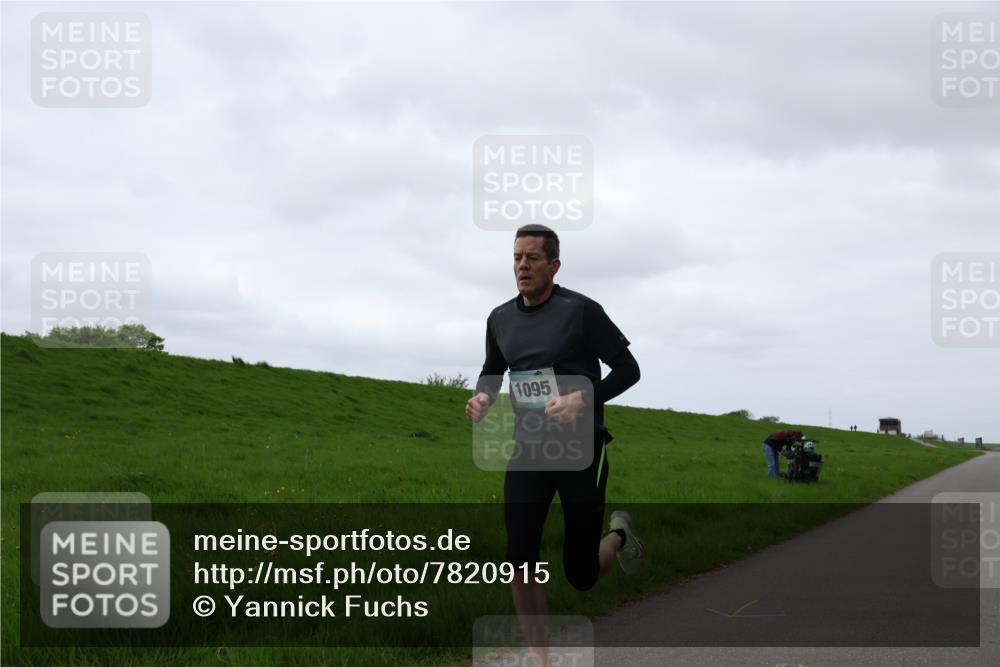 04.05.2025 - 8. Wedeler Halbmarathon Yannick Fuchs http://msf.ph/oto/7820915 04.05.2025 11:09:25 Laufen 1095 meine-sportfotos.de