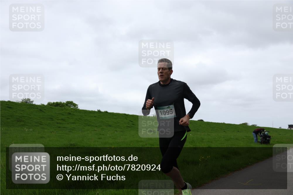 04.05.2025 - 8. Wedeler Halbmarathon Yannick Fuchs http://msf.ph/oto/7820924 04.05.2025 11:09:25 Laufen 1095 meine-sportfotos.de