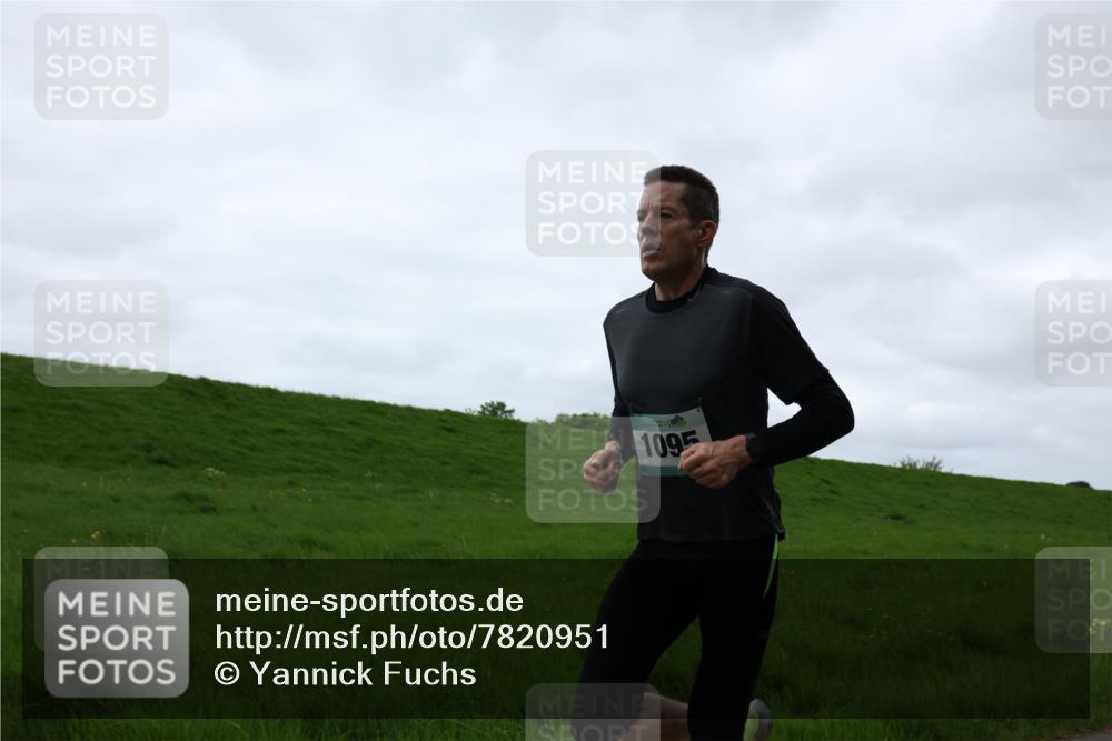 04.05.2025 - 8. Wedeler Halbmarathon Yannick Fuchs http://msf.ph/oto/7820951 04.05.2025 11:09:26 Laufen 1095 meine-sportfotos.de